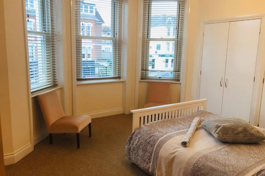 Luxury 2 Beds Apartment By The Sea Bournemouth Bagian luar foto