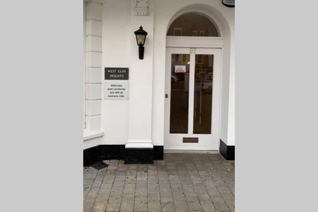 Luxury 2 Beds Apartment By The Sea Bournemouth Bagian luar foto