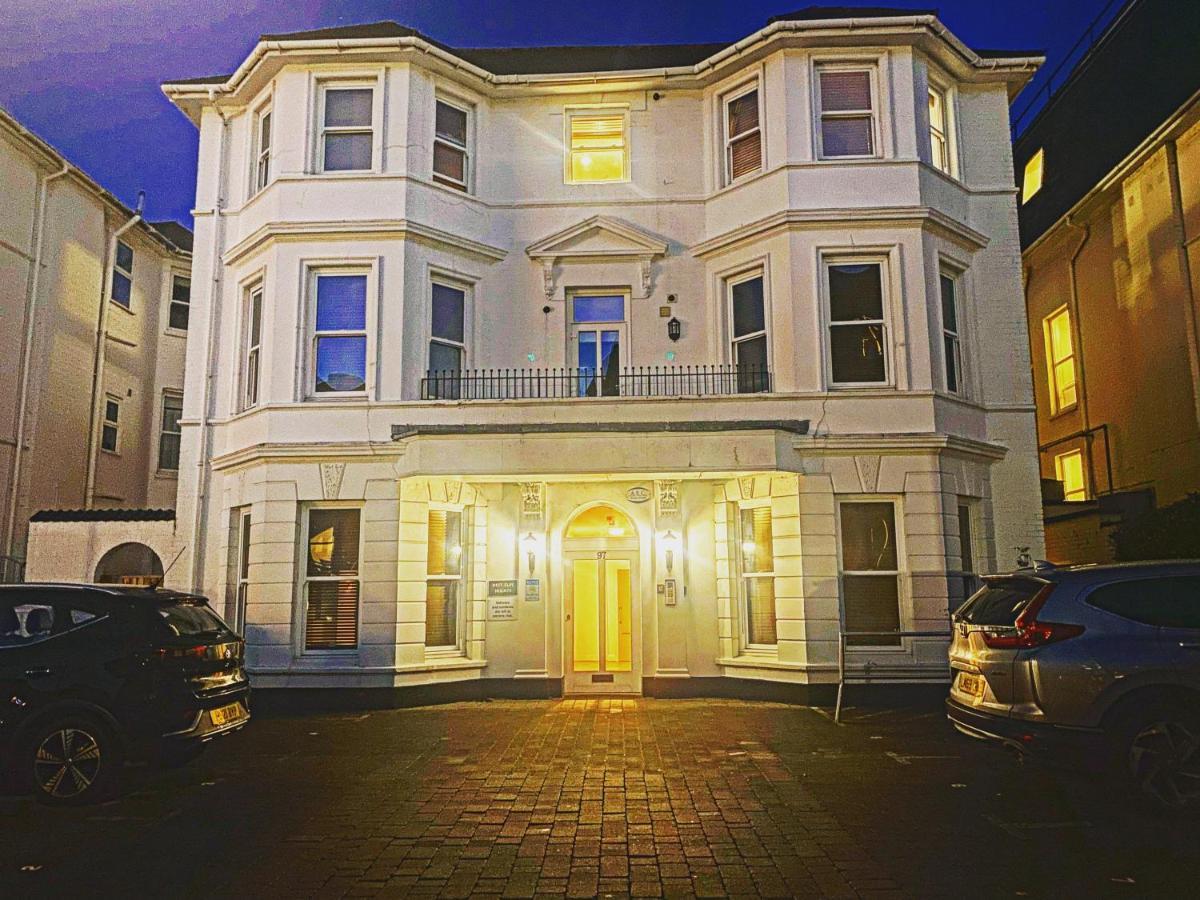Luxury 2 Beds Apartment By The Sea Bournemouth Bagian luar foto