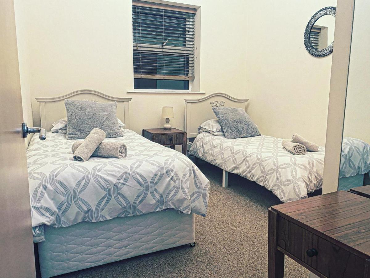 Luxury 2 Beds Apartment By The Sea Bournemouth Bagian luar foto